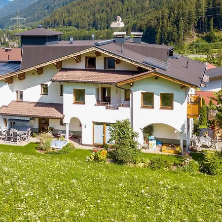 Apartment Moderne Ferienwohnung St,Anton *